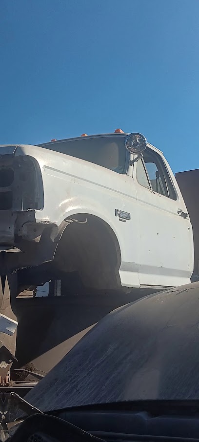 A Z Auto & Truck Parts — yonke en Sun Valley
