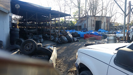 Bauer's Auto Wrecking — yonke en Fresno