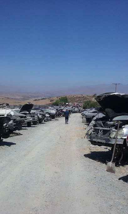 Silverado Truck & Auto Wrecking — yonke en San Diego