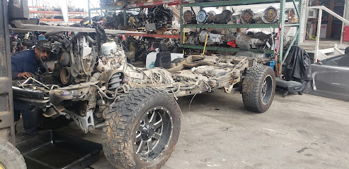 SRT AUTO WRECKING — yonke en Fontana